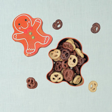 Cadeaublik peperkoekmannetje choco pretzels