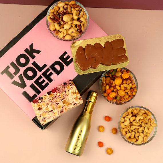 Tjokvol liefde cadeau pakket met  bubbels
