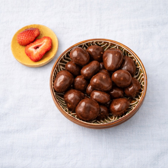 Chocolade puur aardbei gevriesdroogd