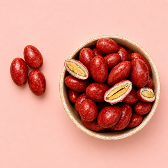 Witte chocolade amandelen met aardbei