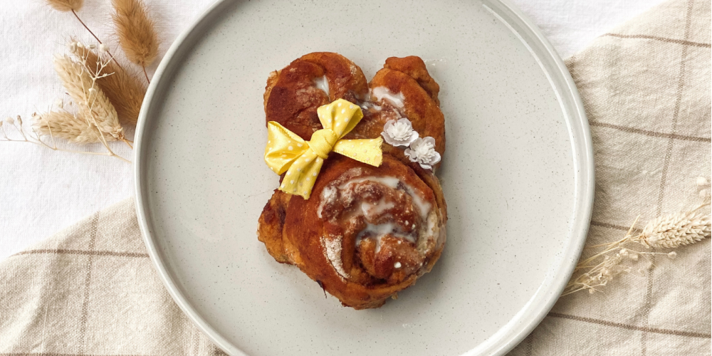 Glutenvrije paashaas kaneelbroodjes Glutenvrije paashaas kaneelbroodjes