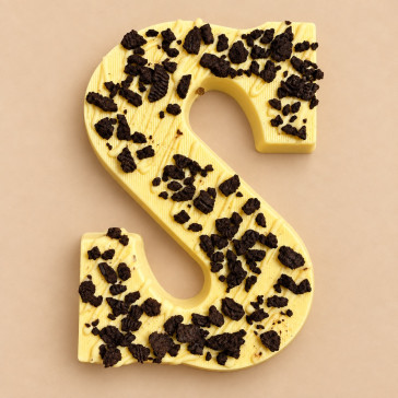 Luxe chocoladeletter wit met oreo topping 